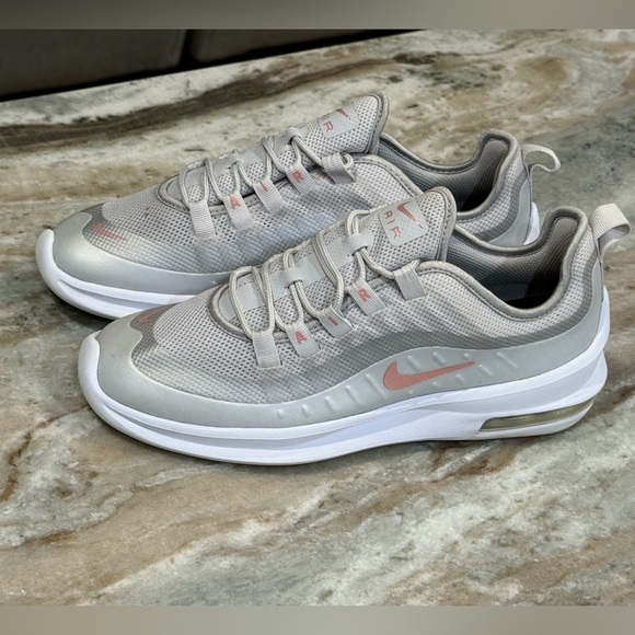 Women’s NIKE Air Max Axis Athletic sneakers- Size 8 - Picture 2 of 11